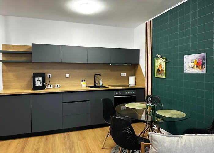 Delux 3 - модерен апартамент,2 спални,център