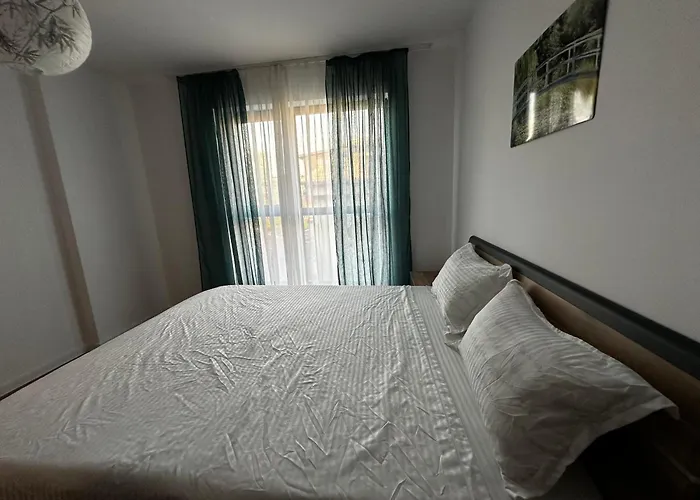 Delux 3 - модерен апартамент,2 спални,център